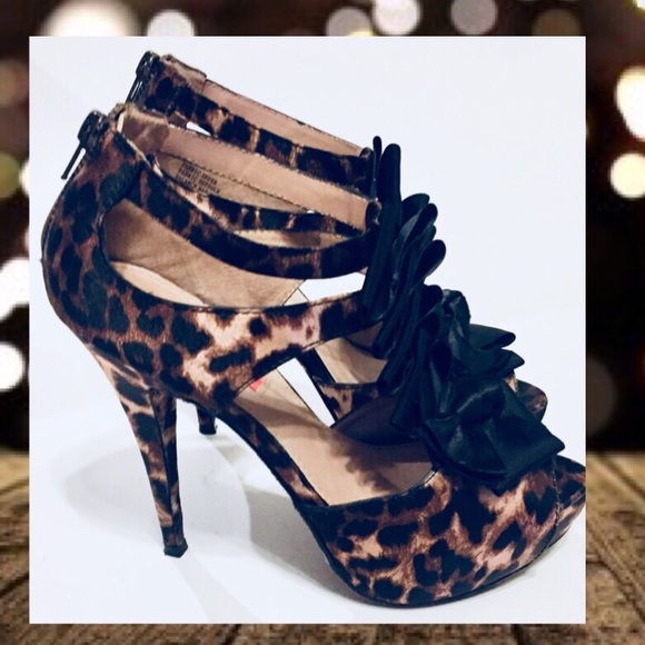 Betsey Johnston Iconn Leopard Print Platform - Picture 2 of 8